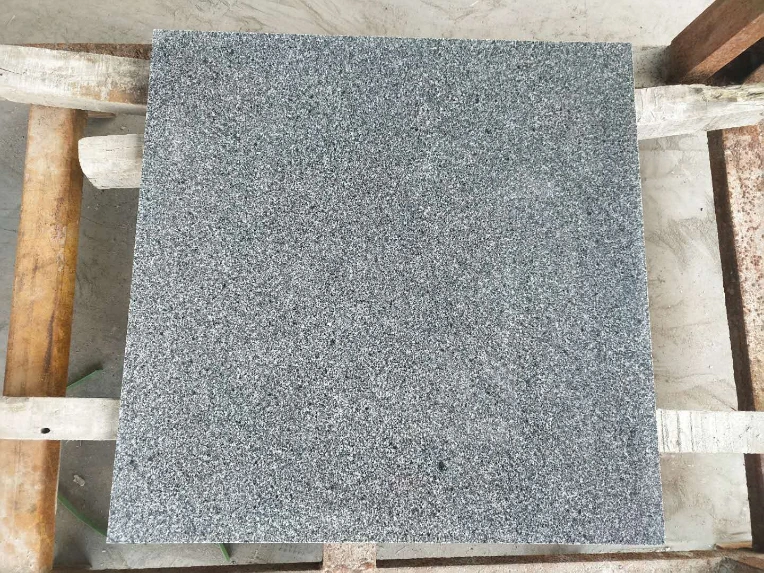 Light Grey, Rusty Yellow, Maple Red, Dark Grey etc Chinese Cheap Granite Tiles and Granite Paving Stones